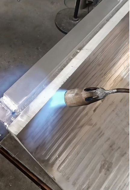 Preheating thick aluminum plate with a gas torch before welding
